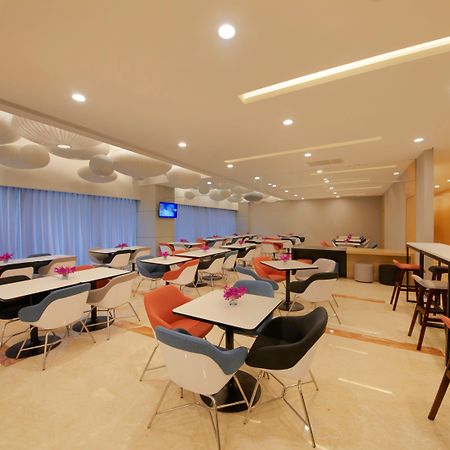 Holiday Inn Express Zhengzhou Zhengdong By Ihg Exterior photo