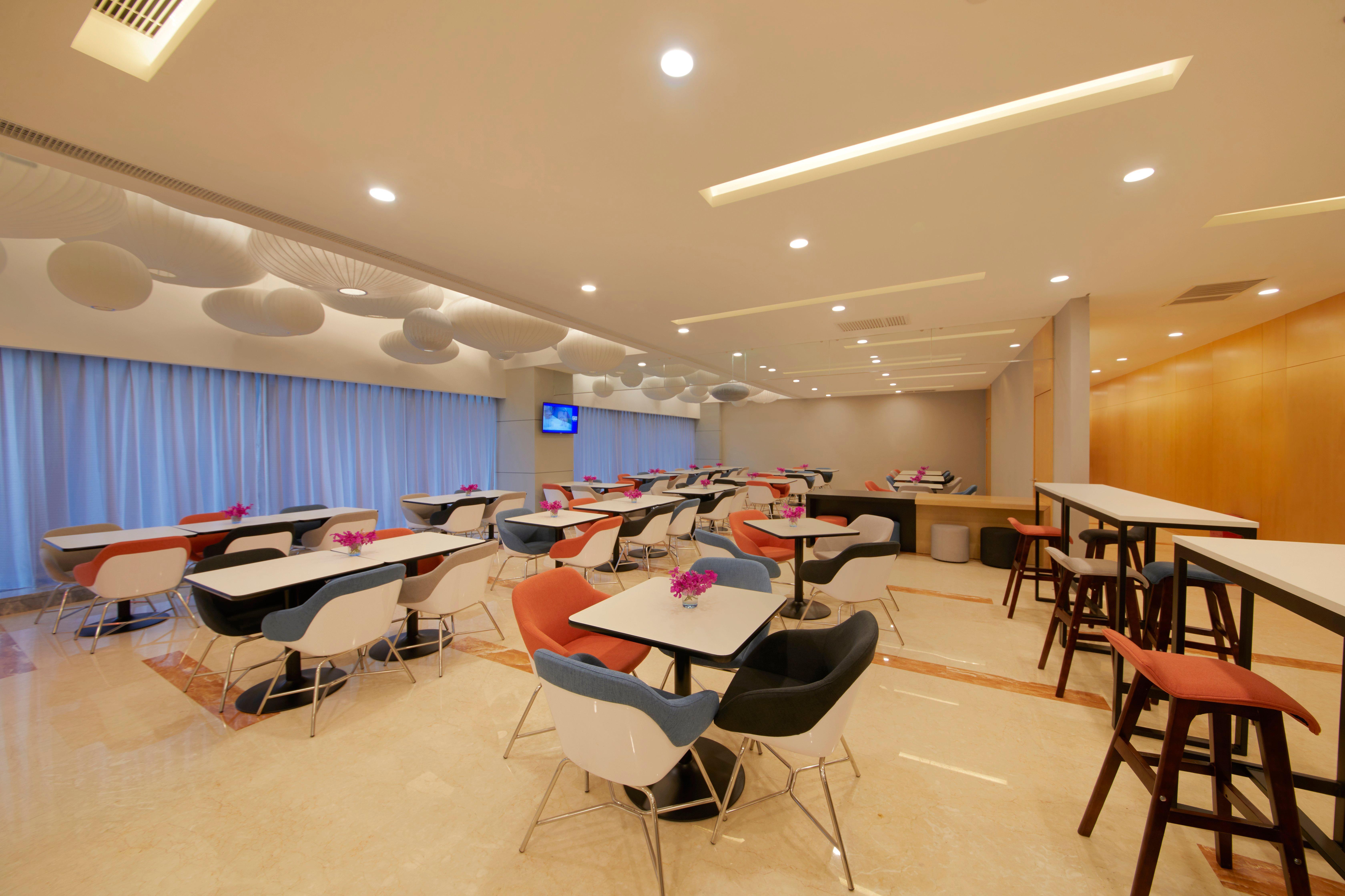 Holiday Inn Express Zhengzhou Zhengdong By Ihg Exterior photo