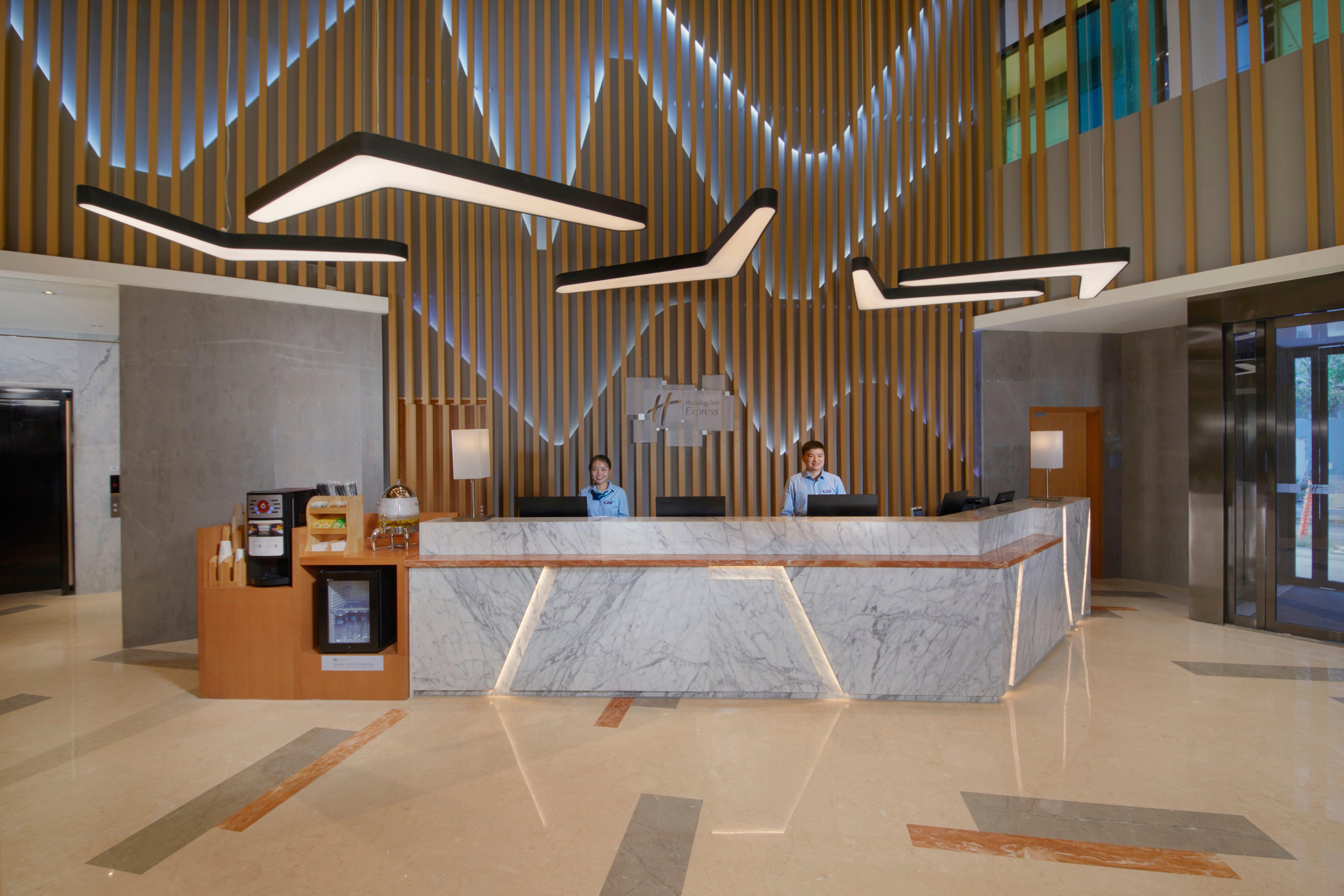 Holiday Inn Express Zhengzhou Zhengdong By Ihg Exterior photo