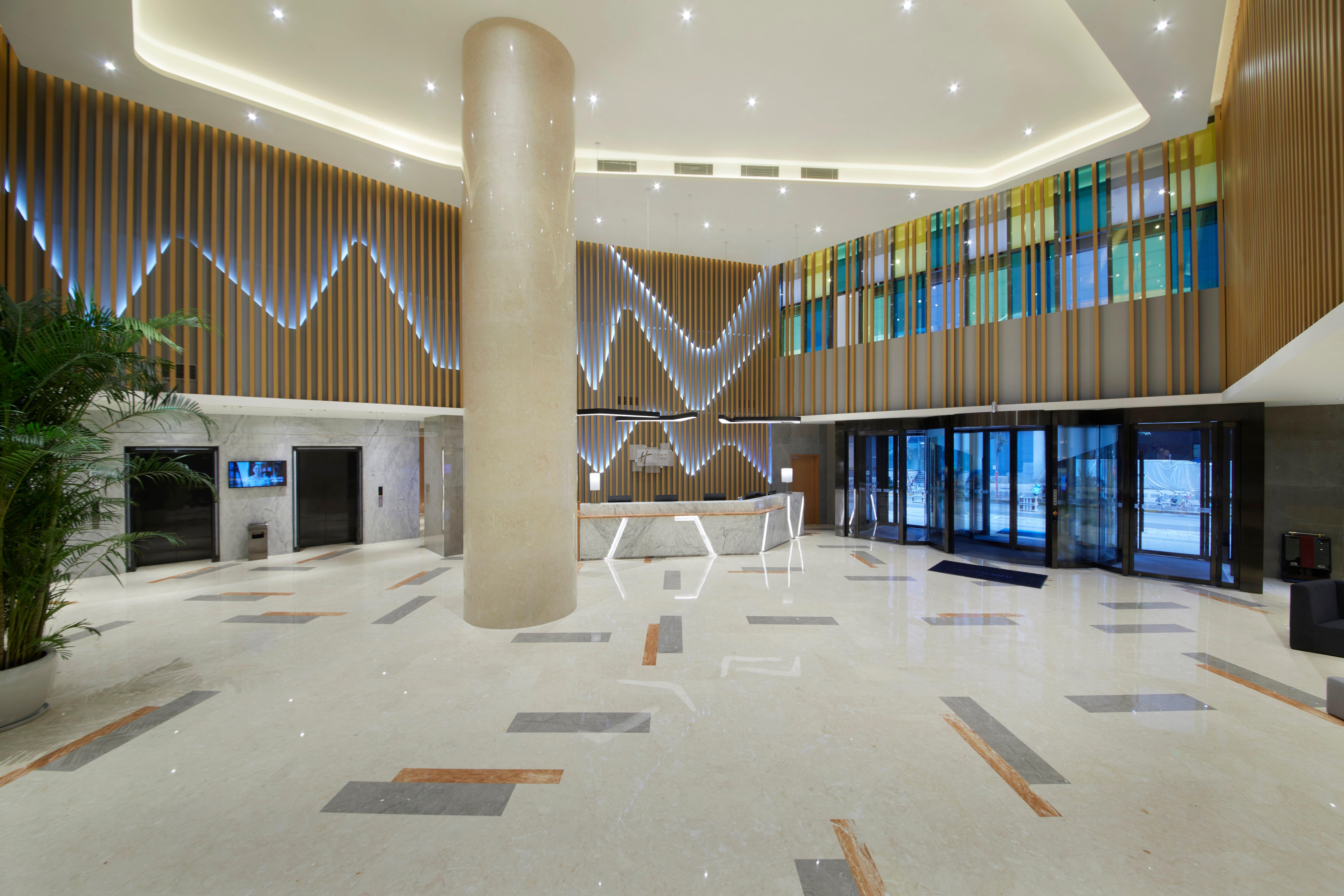 Holiday Inn Express Zhengzhou Zhengdong By Ihg Exterior photo