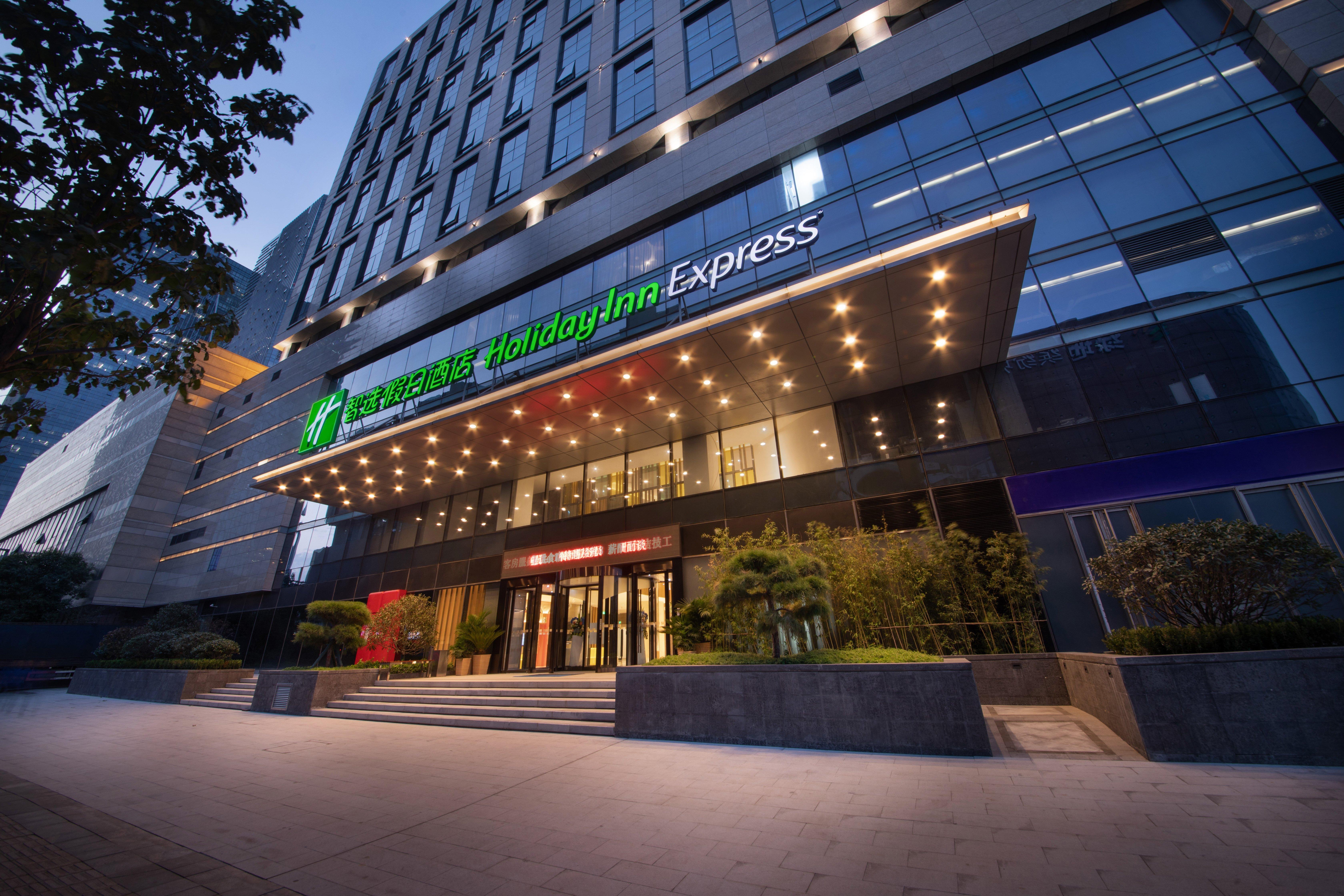 Holiday Inn Express Zhengzhou Zhengdong By Ihg Exterior photo