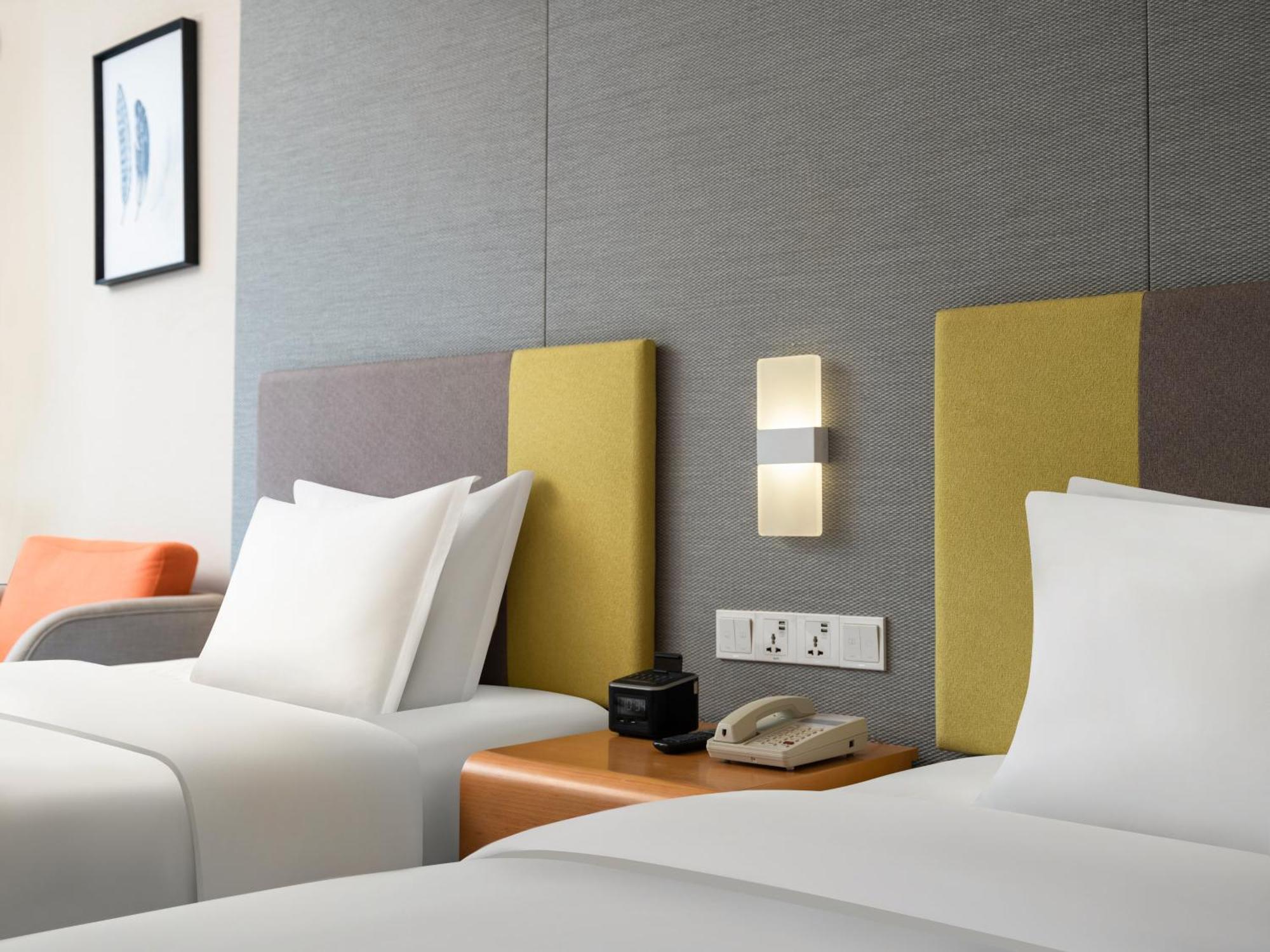 Holiday Inn Express Zhengzhou Zhengdong By Ihg Exterior photo