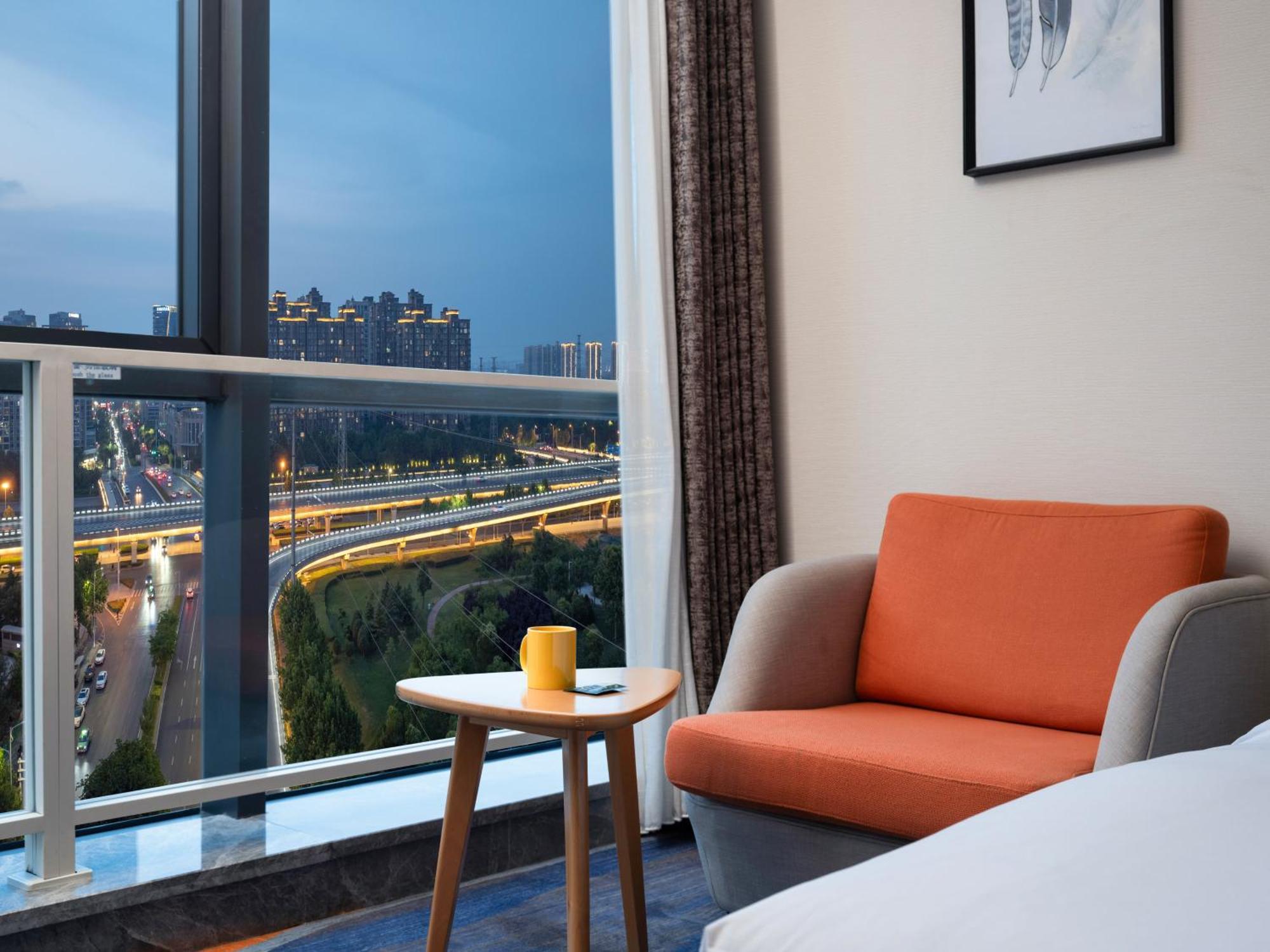 Holiday Inn Express Zhengzhou Zhengdong By Ihg Exterior photo