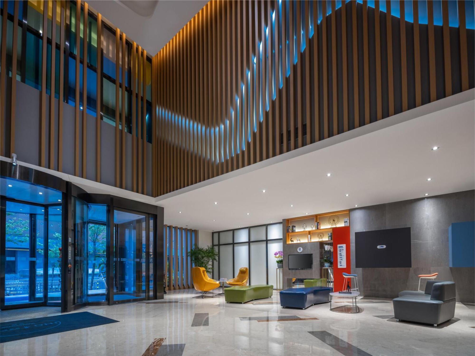 Holiday Inn Express Zhengzhou Zhengdong By Ihg Exterior photo